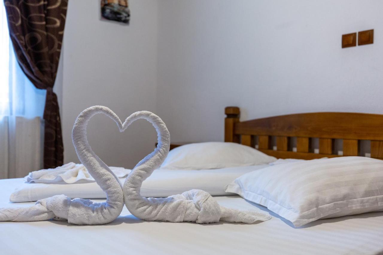 Conacul De Sub Munte Villa Novaci-Străini Buitenkant foto