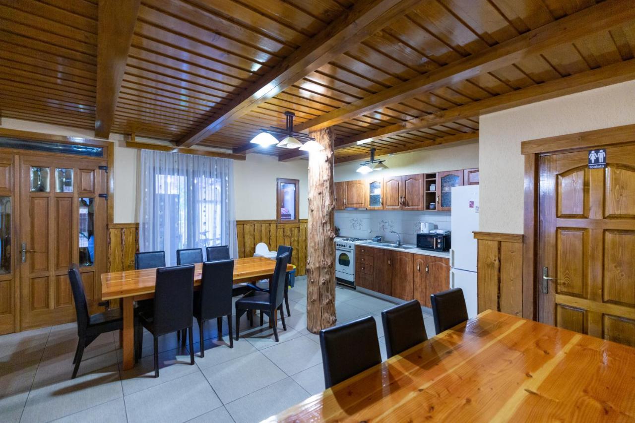 Conacul De Sub Munte Villa Novaci-Străini Buitenkant foto