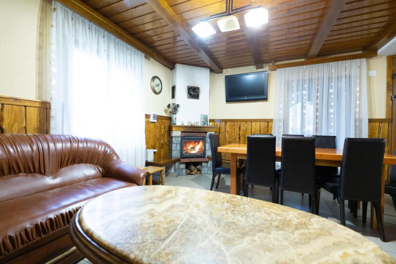 Conacul De Sub Munte Villa Novaci-Străini Buitenkant foto