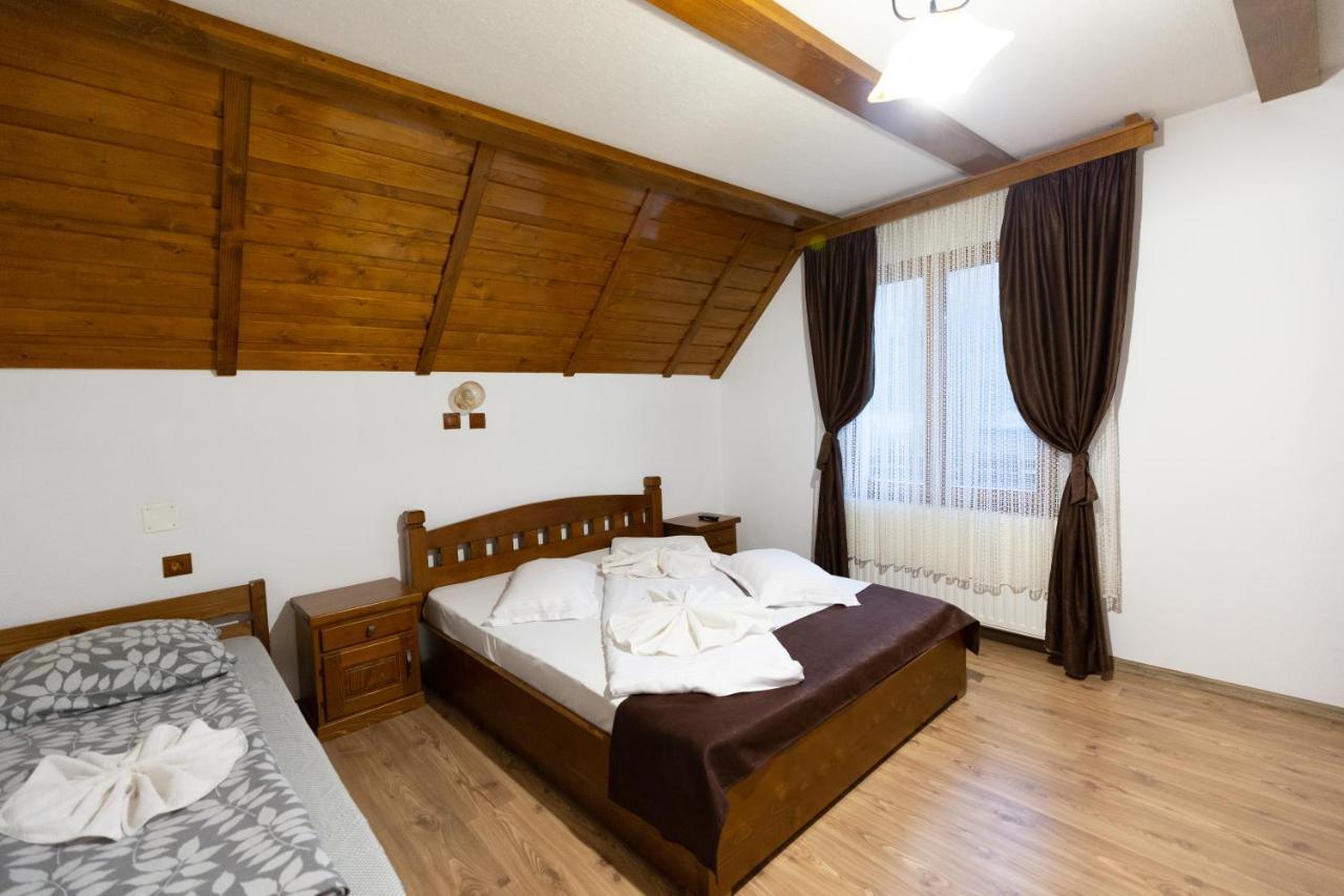 Conacul De Sub Munte Villa Novaci-Străini Buitenkant foto