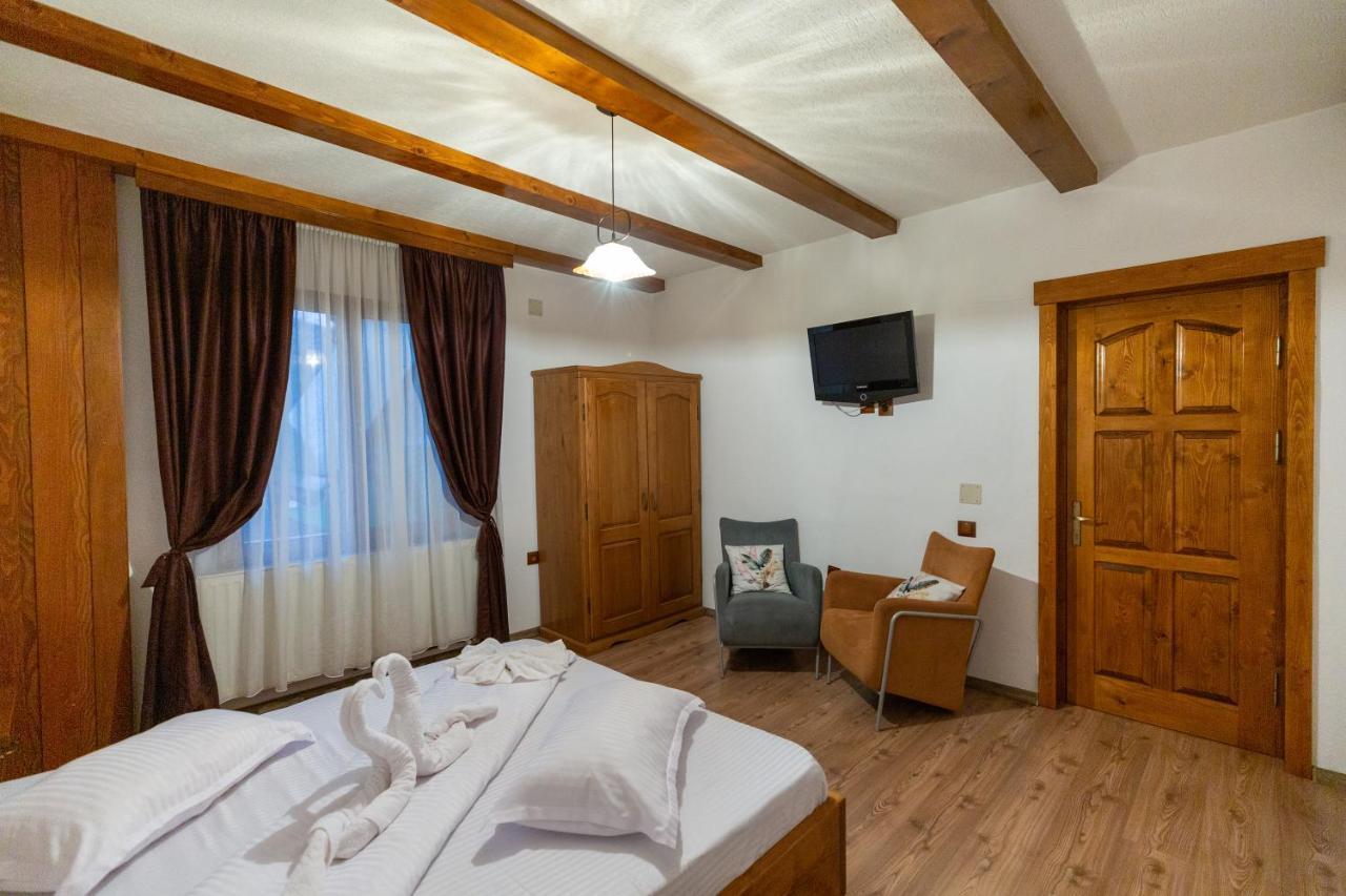 Conacul De Sub Munte Villa Novaci-Străini Buitenkant foto
