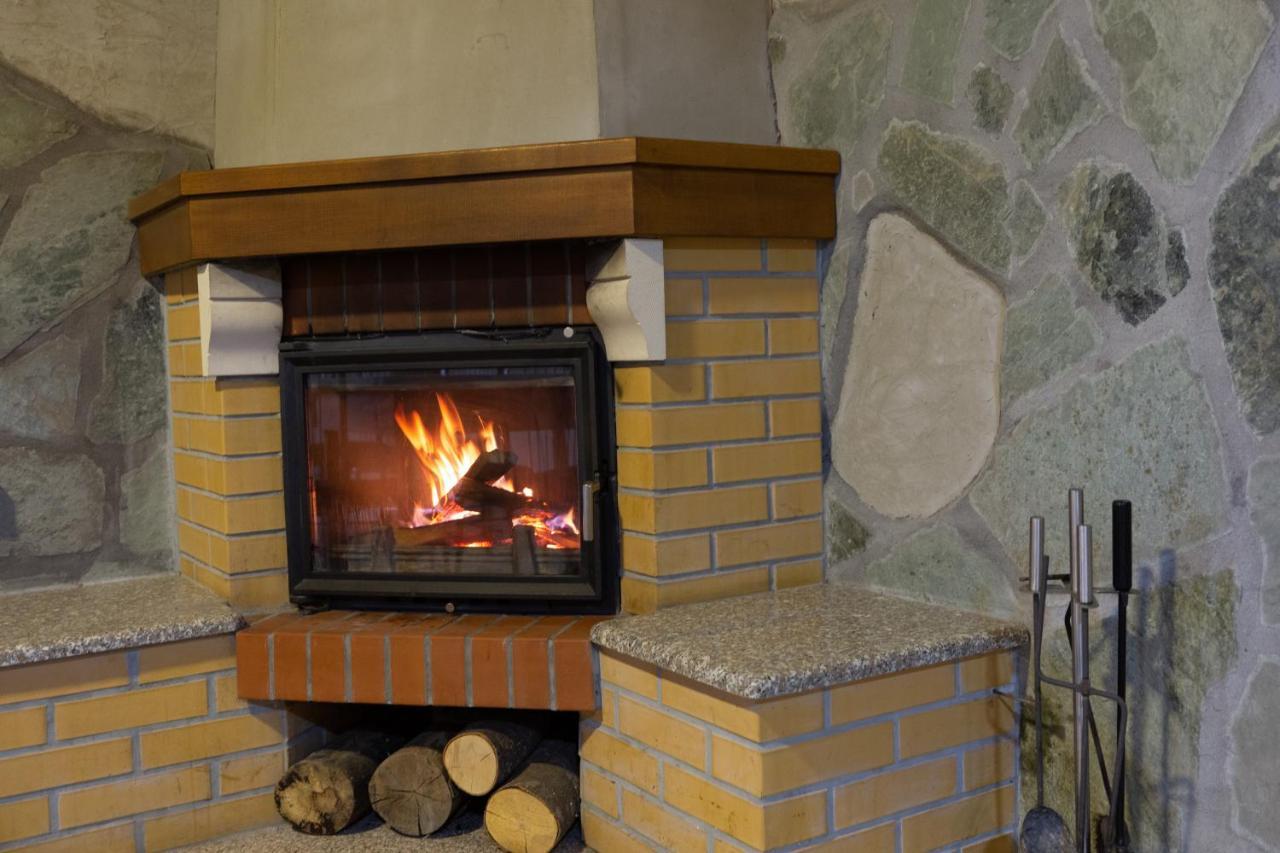 Conacul De Sub Munte Villa Novaci-Străini Buitenkant foto