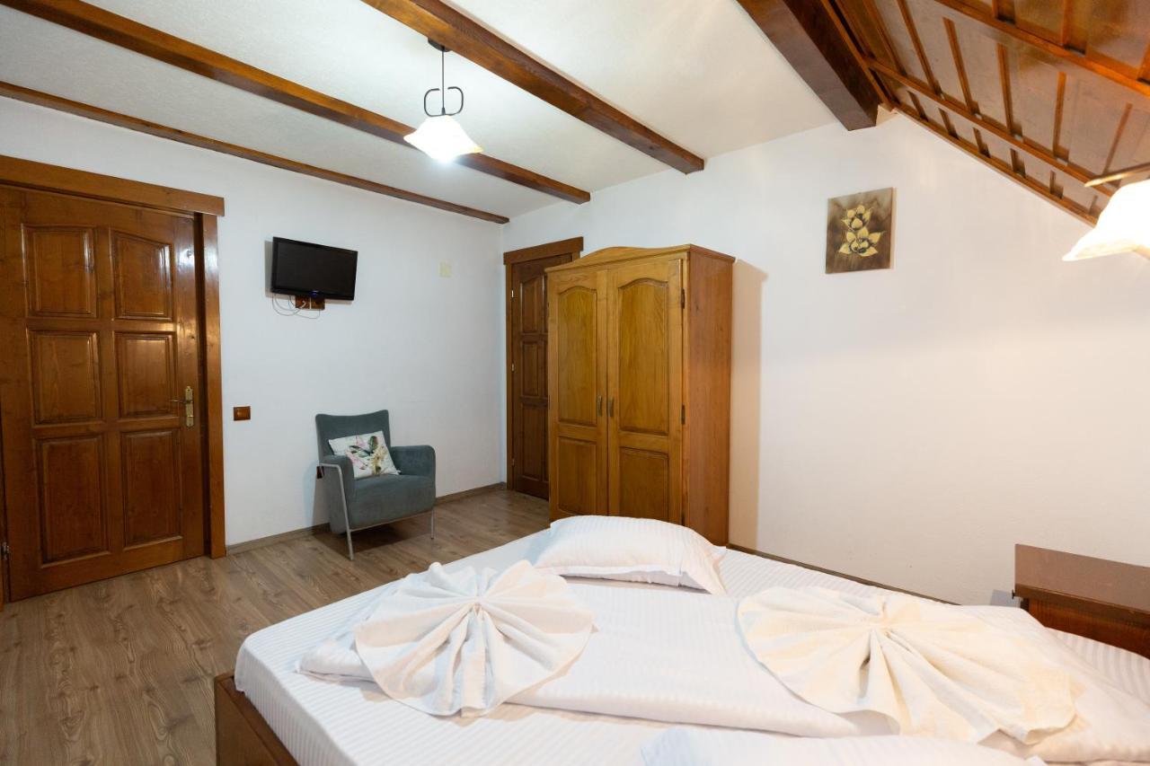 Conacul De Sub Munte Villa Novaci-Străini Buitenkant foto