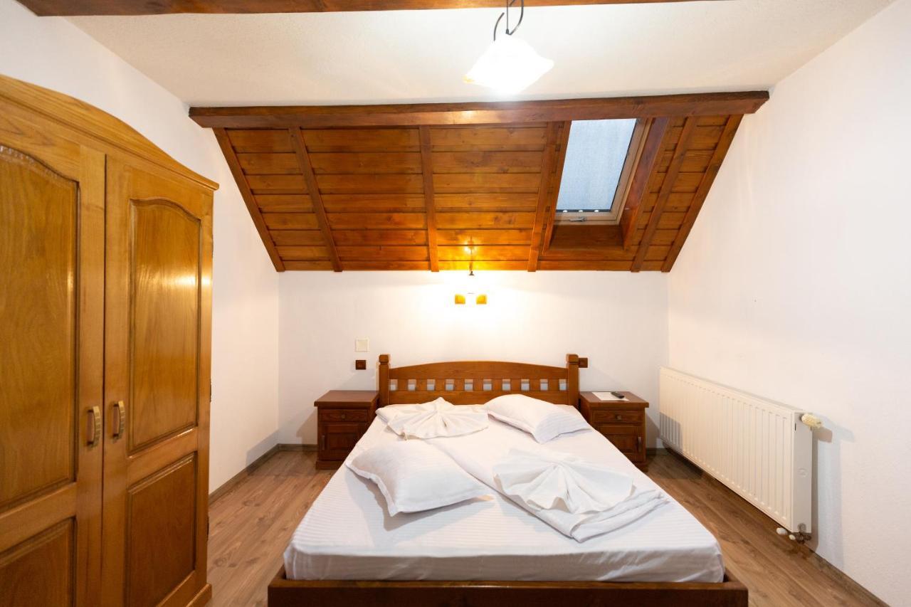 Conacul De Sub Munte Villa Novaci-Străini Buitenkant foto