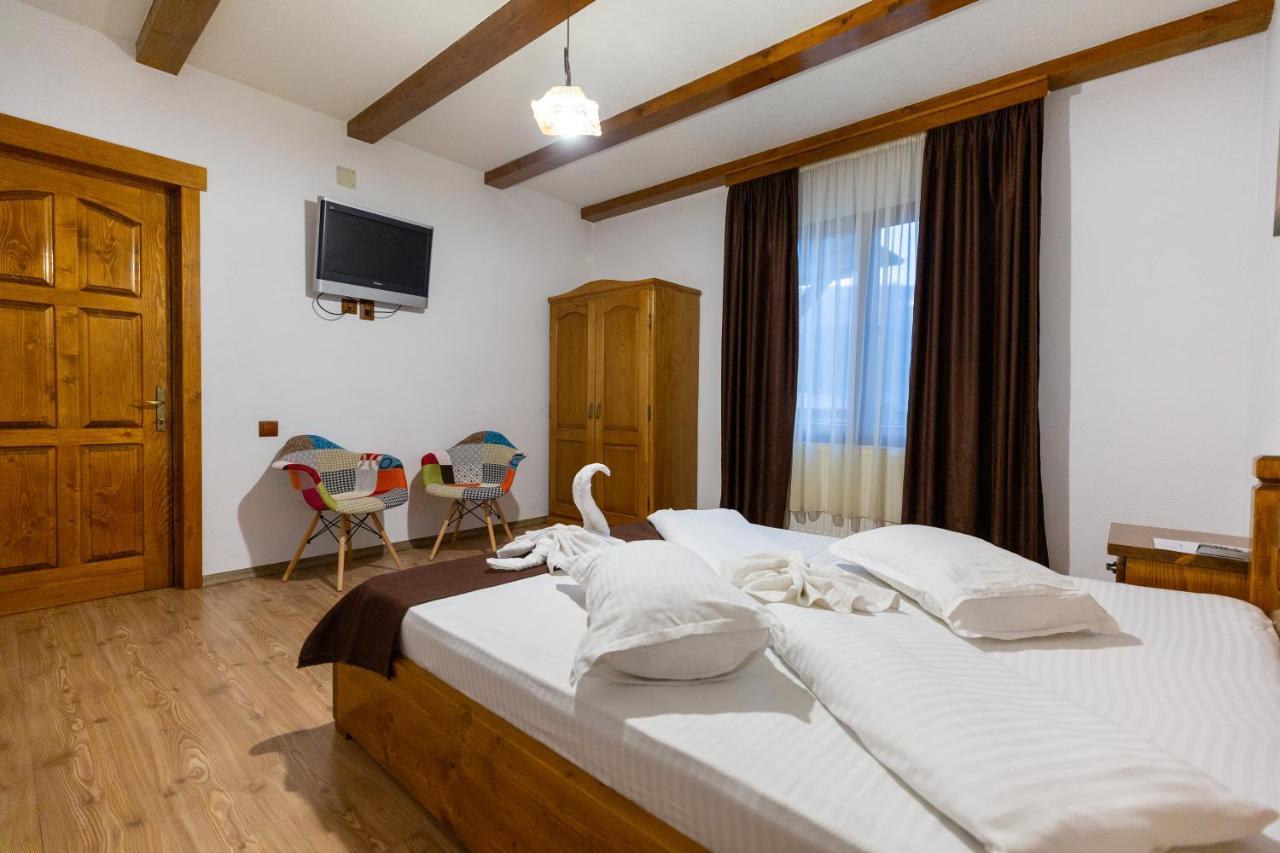 Conacul De Sub Munte Villa Novaci-Străini Buitenkant foto