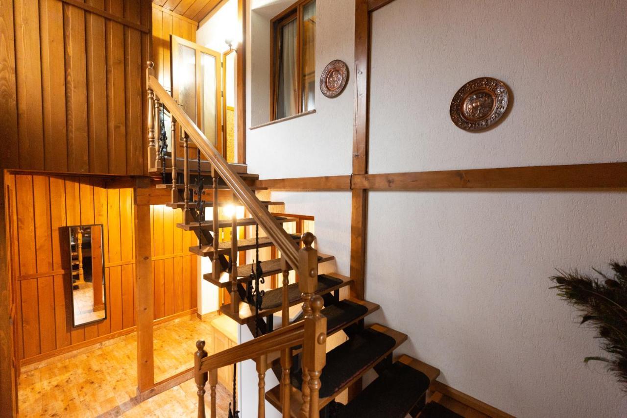 Conacul De Sub Munte Villa Novaci-Străini Buitenkant foto