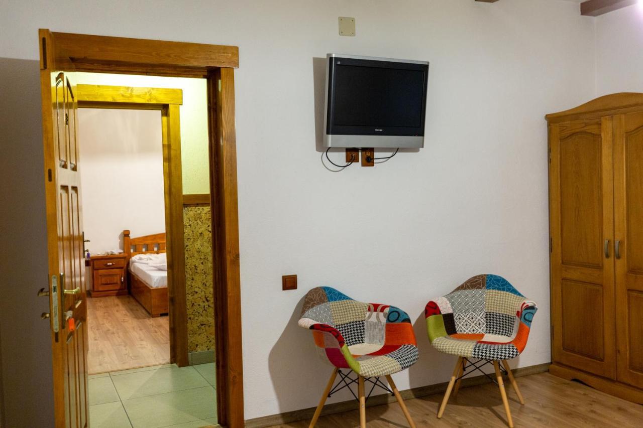 Conacul De Sub Munte Villa Novaci-Străini Buitenkant foto