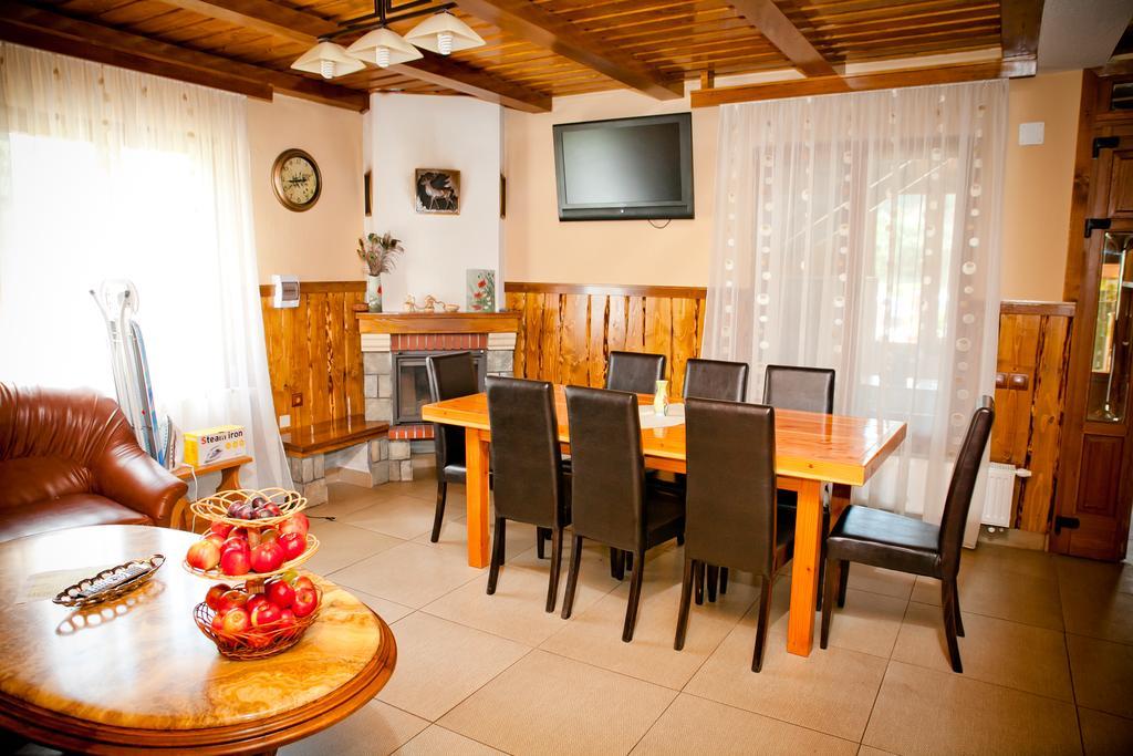 Conacul De Sub Munte Villa Novaci-Străini Buitenkant foto