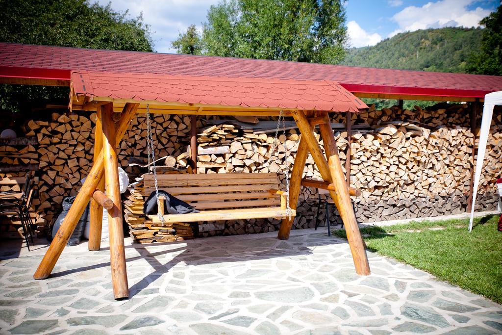 Conacul De Sub Munte Villa Novaci-Străini Buitenkant foto
