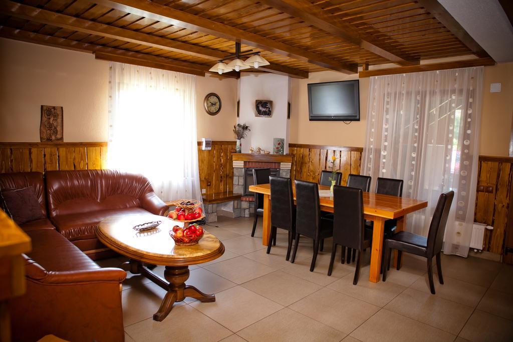 Conacul De Sub Munte Villa Novaci-Străini Buitenkant foto